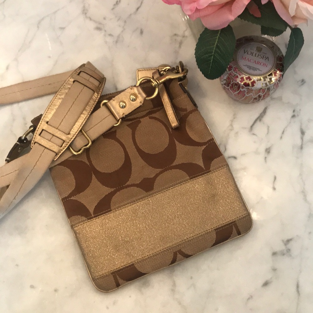 Authentic Coach side purse - gold w/neutral!